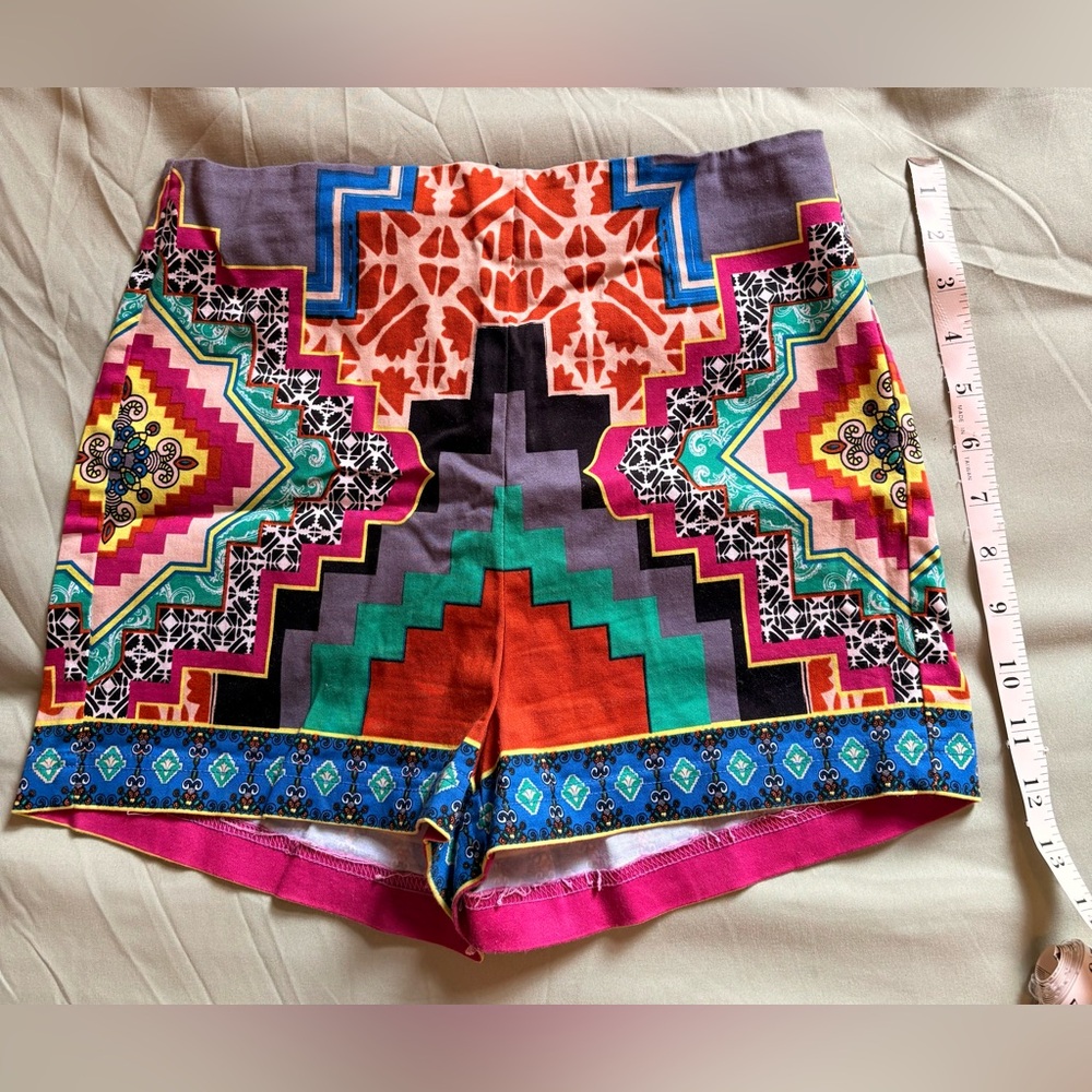 NEW Flying Tomato Multicolor Geometric Short Shorts, size S.